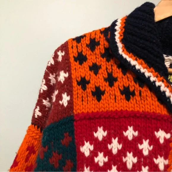 Yach-Ma Handcrafts Colorblock Chunky Knit Wool Sweater - Picture 4 of 10